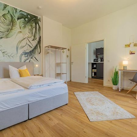 Modernes Apartment - Zentral, Ruhig, Wlan, Netflix, Kueche, Schreibtisch, Parkplatz, Waschtrockner Cottbus Luaran gambar