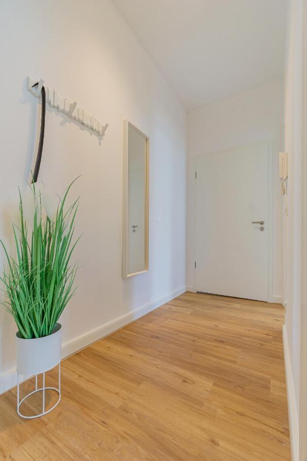 Modernes Apartment - Zentral, Ruhig, Wlan, Netflix, Kueche, Schreibtisch, Parkplatz, Waschtrockner Cottbus Luaran gambar