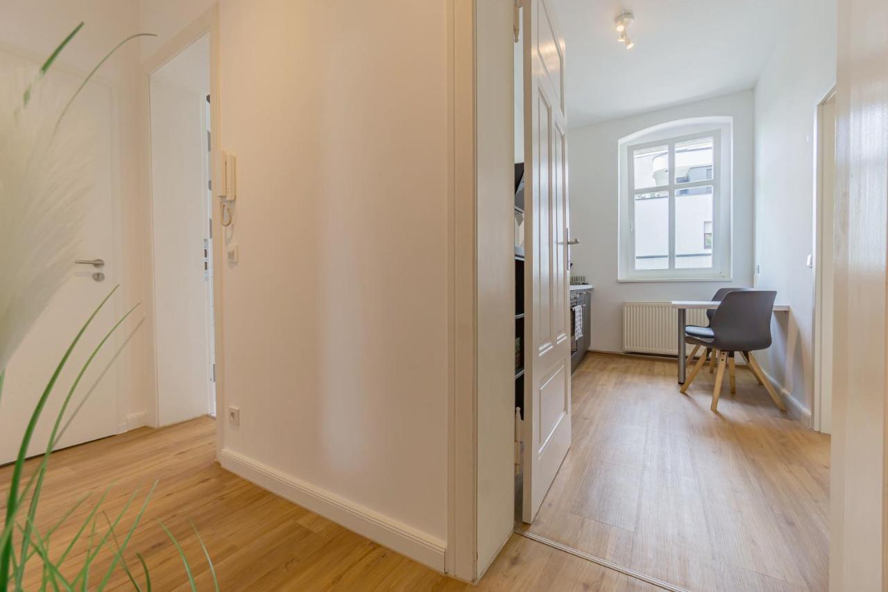Modernes Apartment - Zentral, Ruhig, Wlan, Netflix, Kueche, Schreibtisch, Parkplatz, Waschtrockner Cottbus Luaran gambar