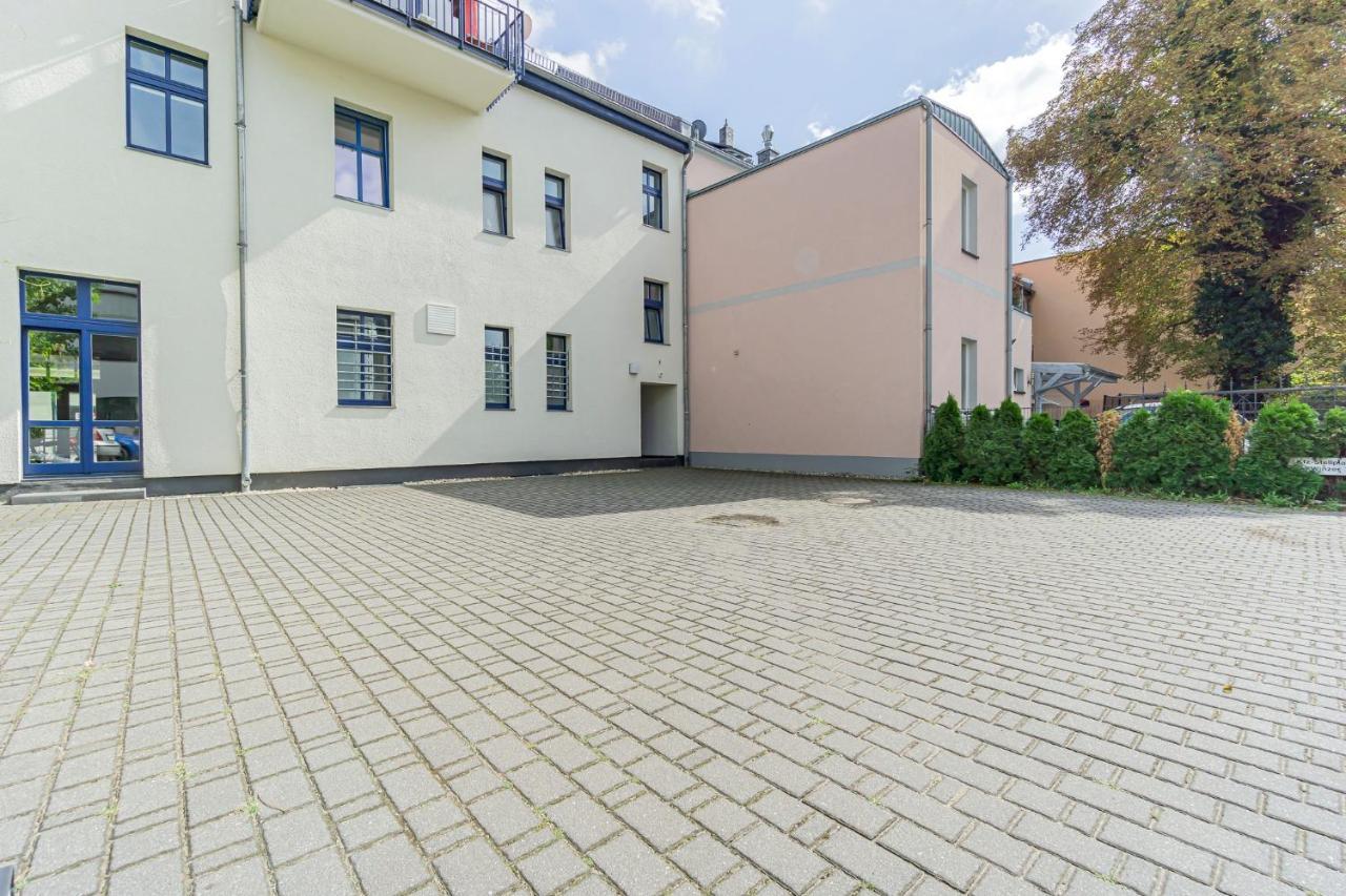 Modernes Apartment - Zentral, Ruhig, Wlan, Netflix, Kueche, Schreibtisch, Parkplatz, Waschtrockner Cottbus Luaran gambar